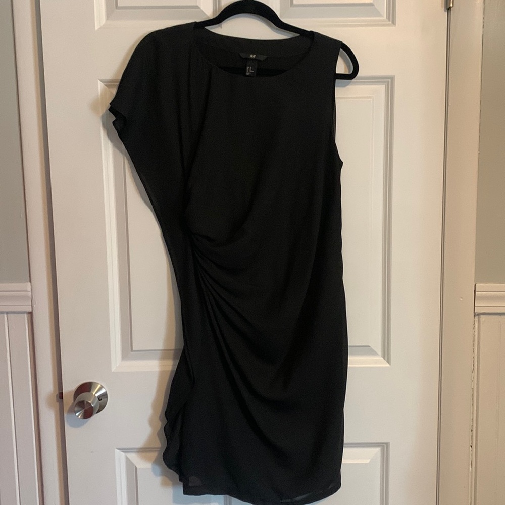 H & M women’s size 12 sleeveless black dress